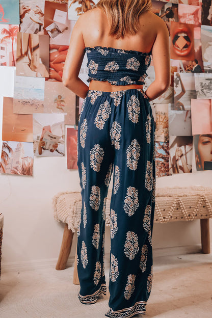 Conjunto informal de dos piezas con bolsillo floral y lazo, sin tirantes y sin mangas