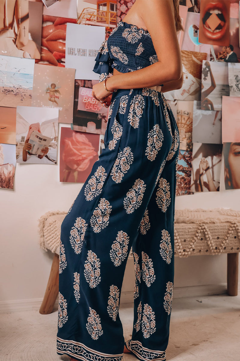 Conjunto informal de dos piezas con bolsillo floral y lazo, sin tirantes y sin mangas