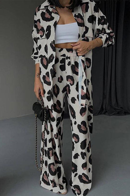 Conjunto de dos piezas con cuello vuelto, manga larga y bolsillo con estampado geométrico diario