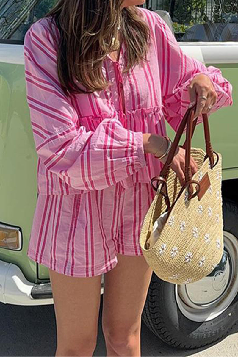 Conjunto de dos piezas informal con estampado de rayas, cordones y escote en V en contraste, sin mangas