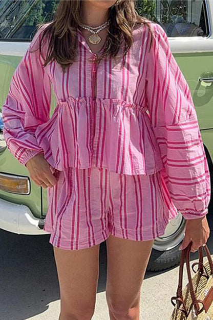 Conjunto de dos piezas informal con estampado de rayas, cordones y escote en V en contraste, sin mangas