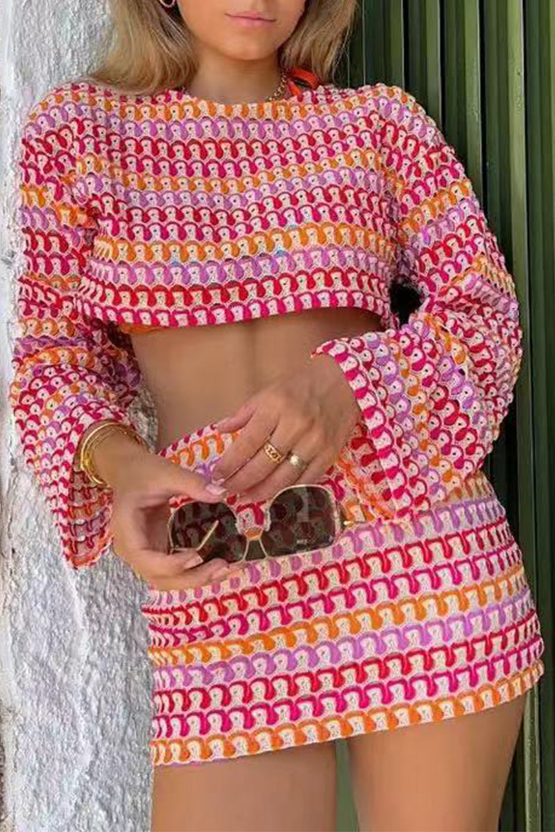 Conjunto informal de dos piezas con cuello redondo, manga larga y encaje en contraste con bloques de colores