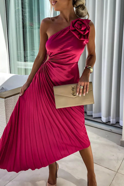 Vestidos plisados sexis con cuello oblicuo irregular y fruncido con apliques de color sólido