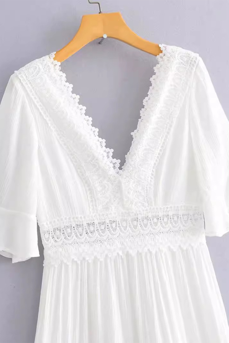 Vestidos sexis de corte A con escote en V, espalda descubierta y calados en color sólido