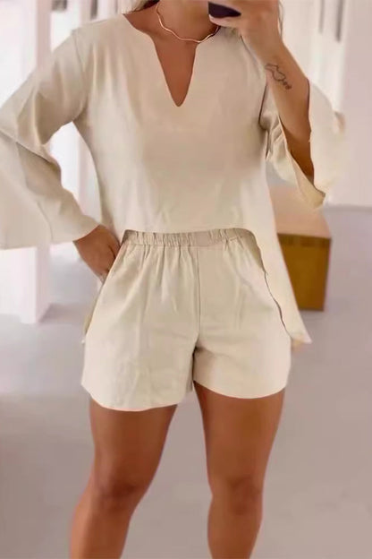 Conjunto informal de dos piezas con cuello en V, manga larga y bolsillos en color liso para uso diario.