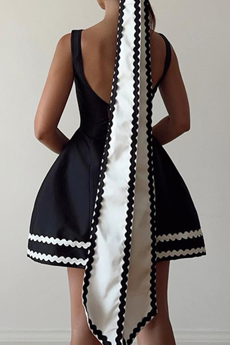 Vestidos sexis de celebridades con cuello redondo, espalda descubierta y patchwork en color liso