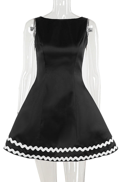 Vestidos sexis de celebridades con cuello redondo, espalda descubierta y patchwork en color liso