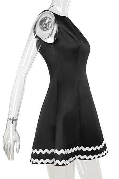 Vestidos sexis de celebridades con cuello redondo, espalda descubierta y patchwork en color liso