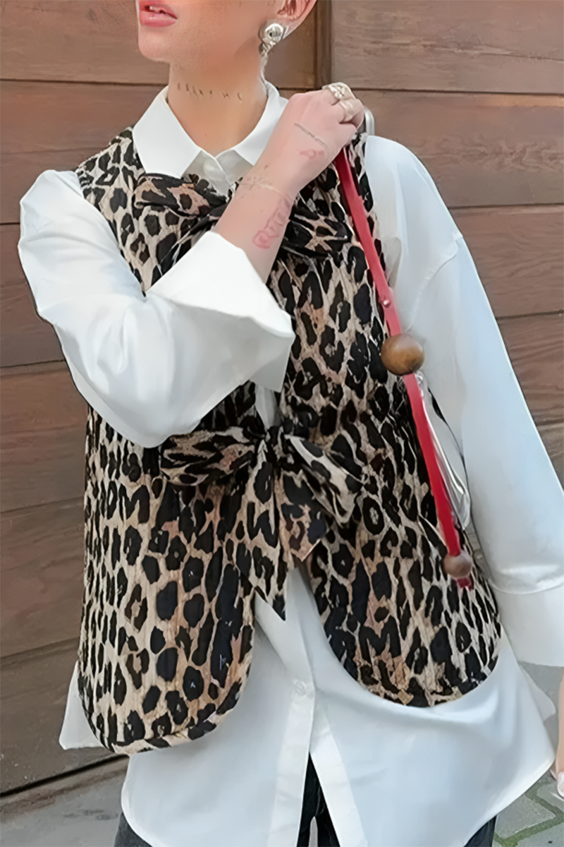 Tops casuales de cuello redondo con parches y cordones con estampado de leopardo