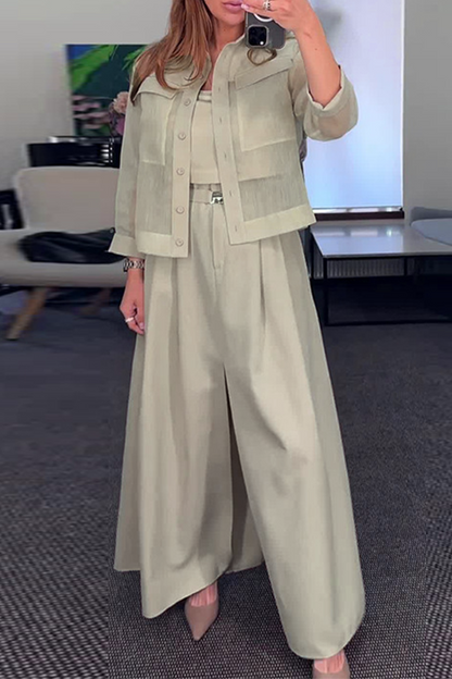 Elegante conjunto de tres piezas de manga larga con cuello vuelto y bolsillos en color liso