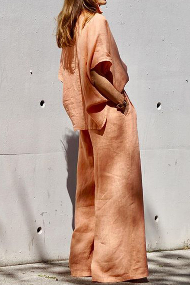 Conjunto informal de dos piezas con cuello vuelto, manga corta y bolsillos en color liso para uso diario