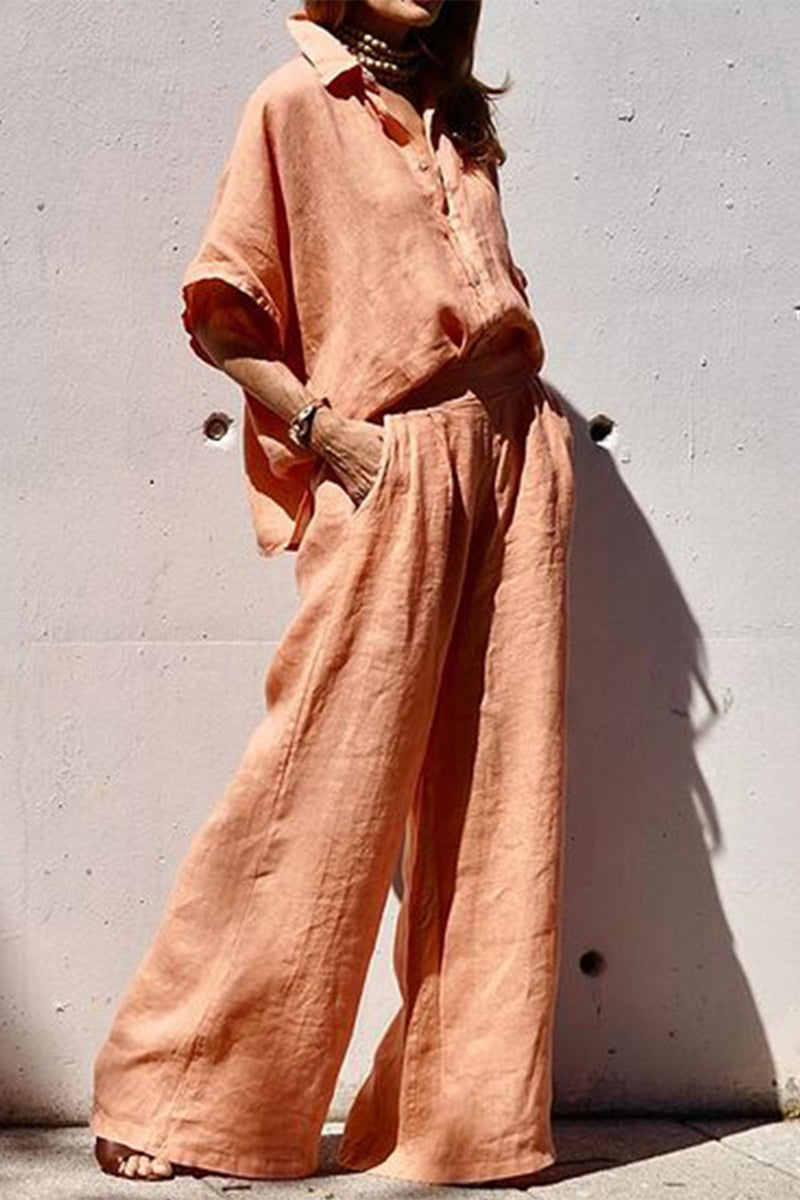 Conjunto informal de dos piezas con cuello vuelto, manga corta y bolsillos en color liso para uso diario