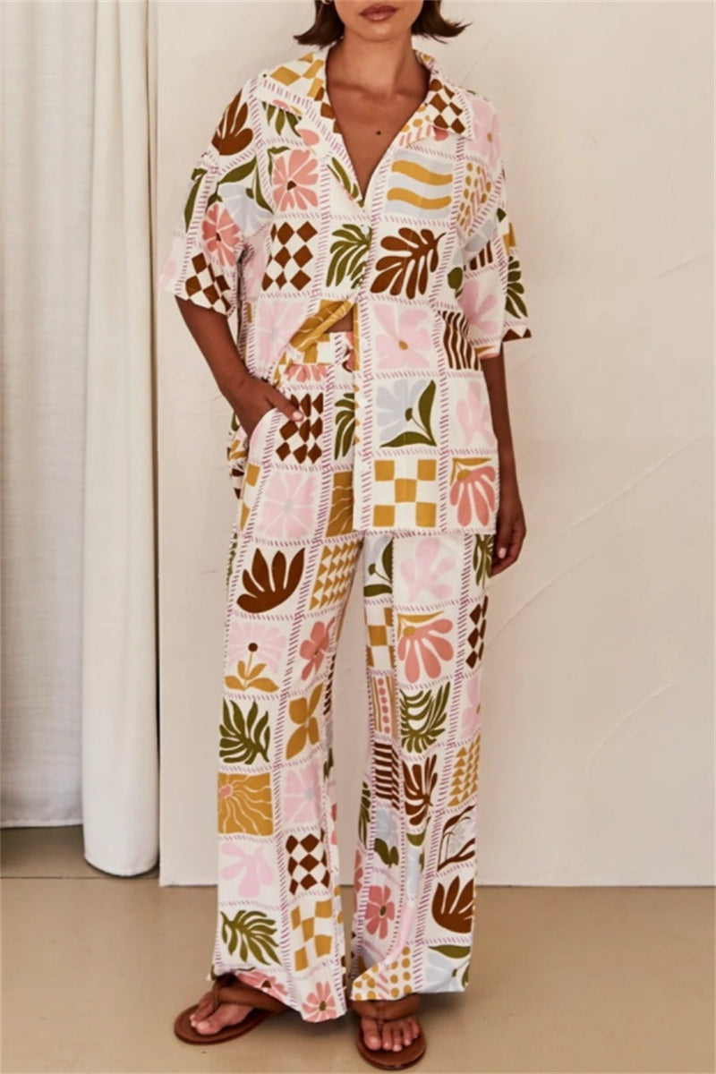 Conjunto informal de dos piezas con estampado floral, cuello vuelto, manga corta