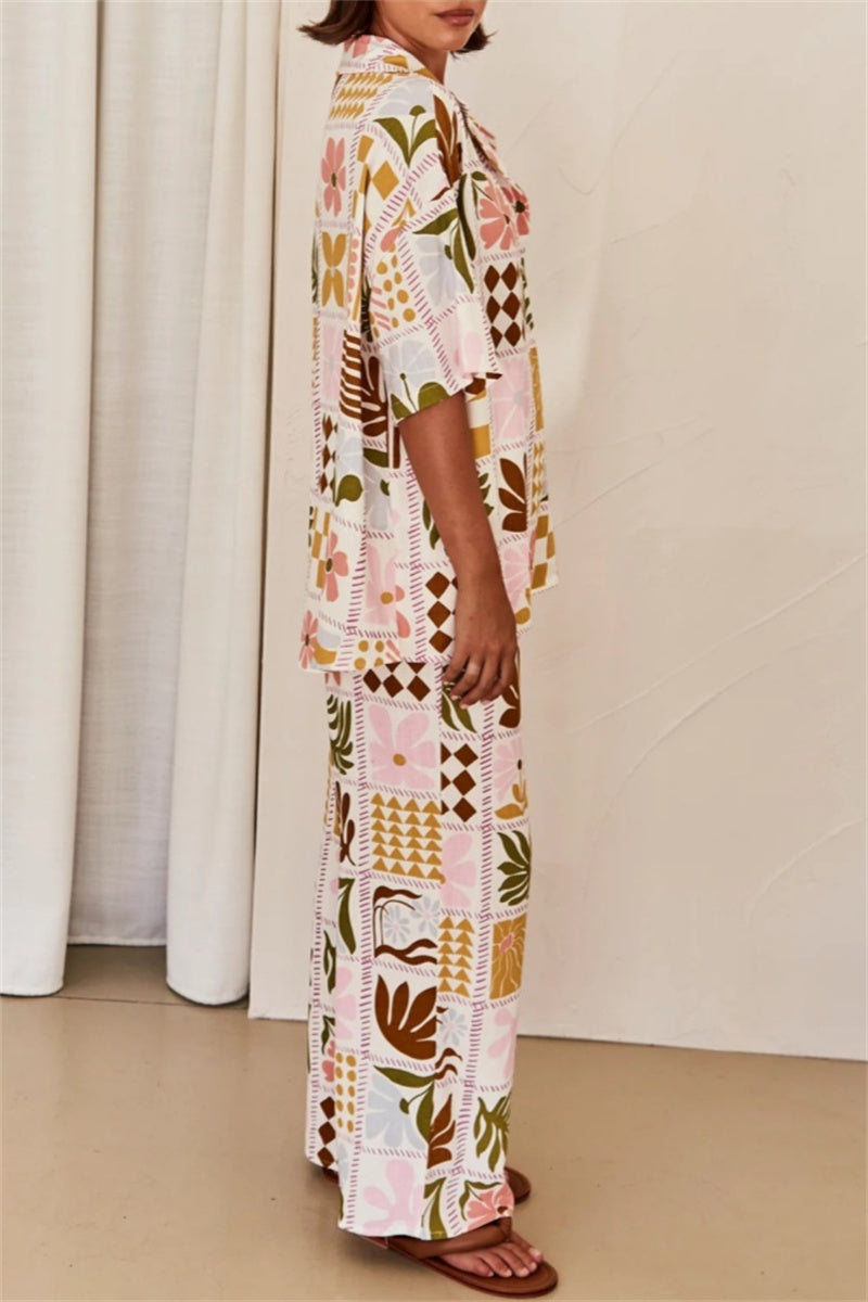 Conjunto informal de dos piezas con estampado floral, cuello vuelto, manga corta