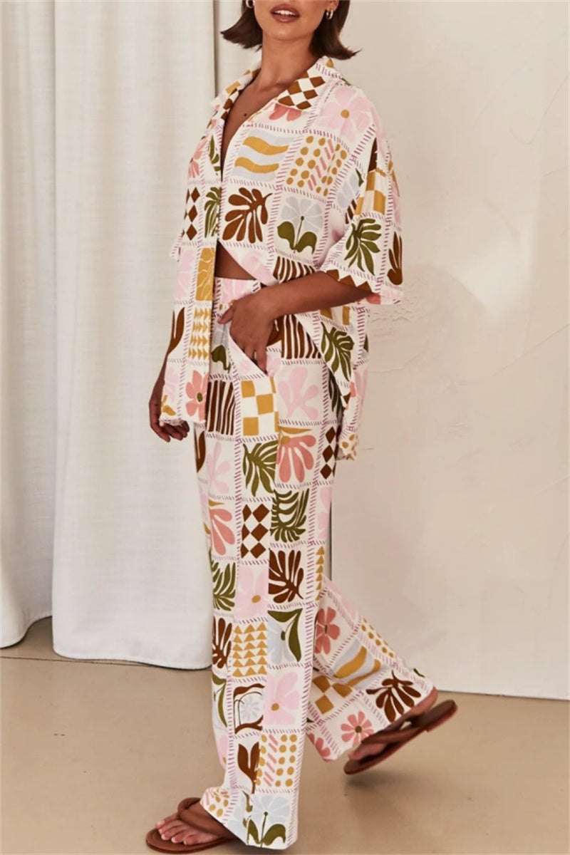 Conjunto informal de dos piezas con estampado floral, cuello vuelto, manga corta