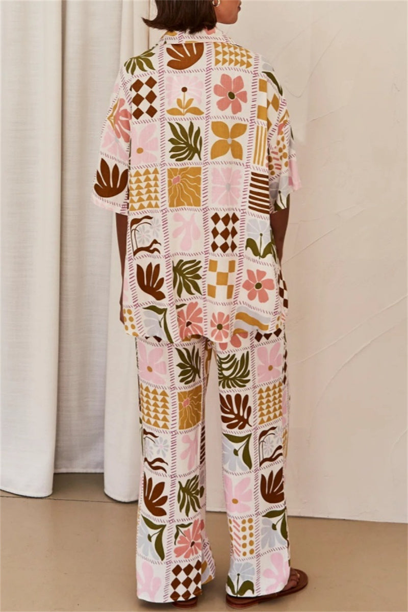 Conjunto informal de dos piezas con estampado floral, cuello vuelto, manga corta