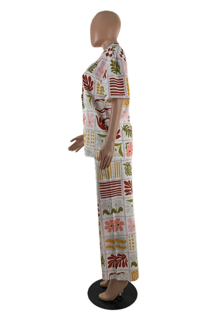 Conjunto informal de dos piezas con estampado floral, cuello vuelto, manga corta