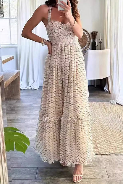 Elegantes vestidos de lunares con encaje y escote cuadrado