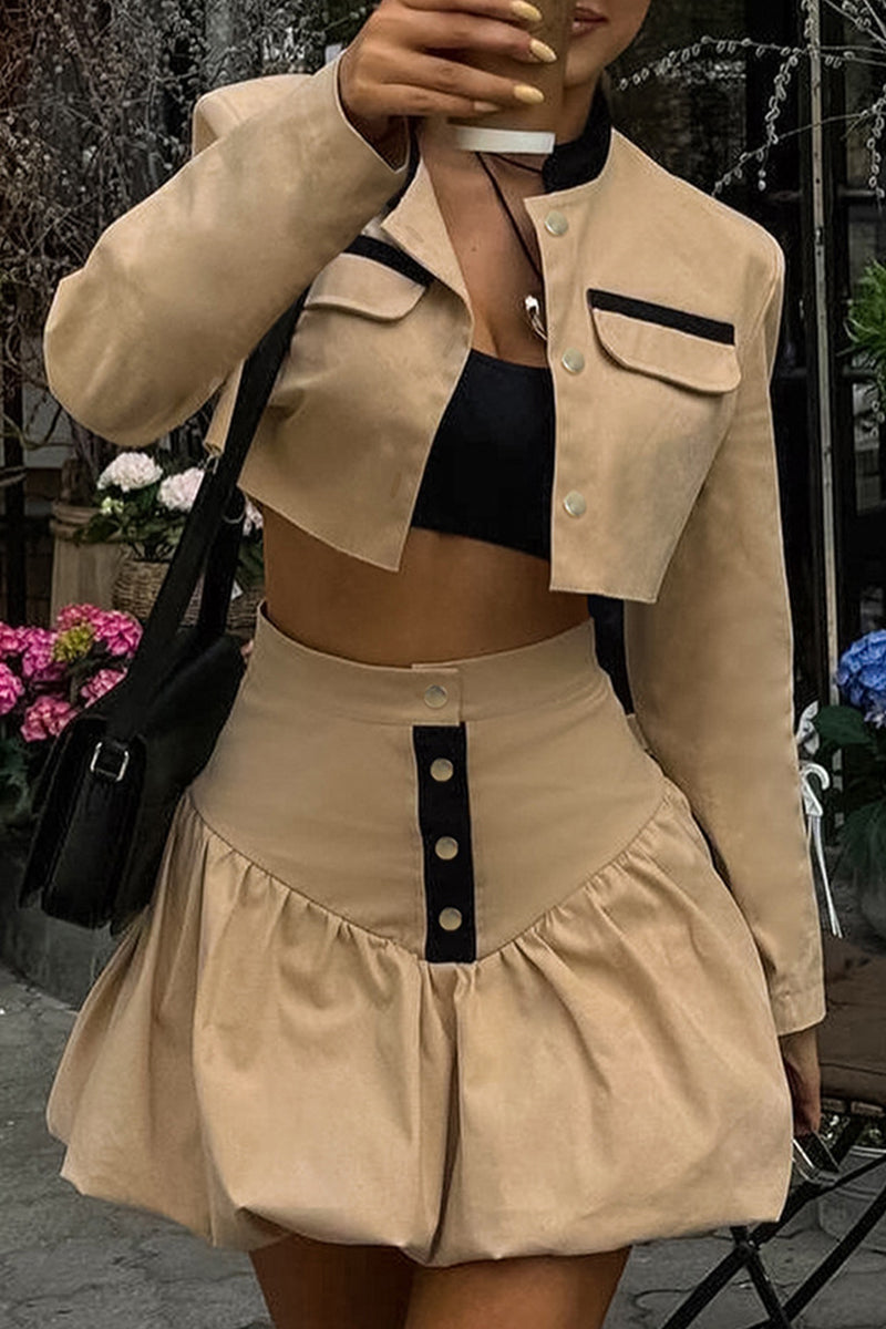 Conjunto informal de dos piezas con cuello redondo, manga larga y botones de color liso con patchwork en contraste