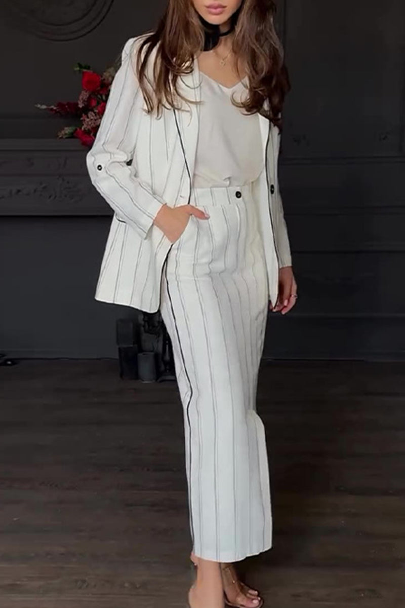 Elegante conjunto de dos piezas con estampado de rayas, botones, abertura, cuello vuelto, manga larga