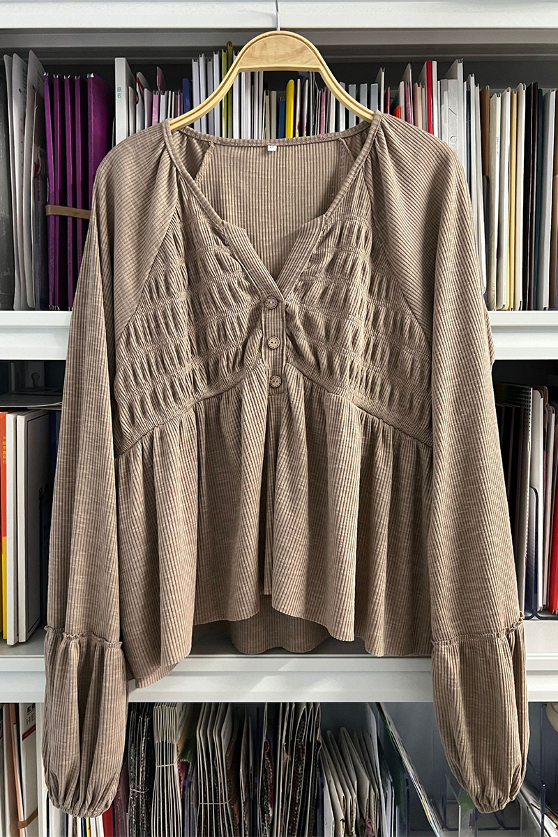 Blusa informal de cuello en V con botones y frunces de color liso para uso diario (5 colores)