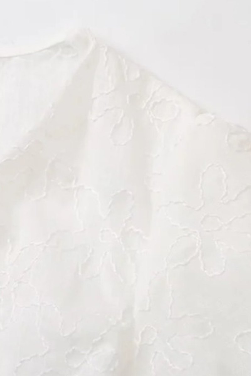 Elegante vestido de manga corta con escote en V y bordado en color liso