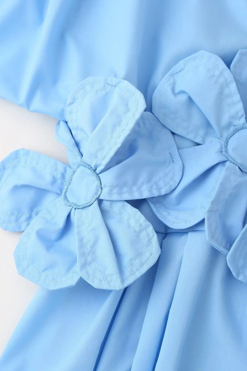 Elegante vestido con falda y escote en V y flores de color liso con cordón ajustable