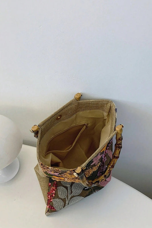 Bolso de mano con asa de bambú y bordado de lentejuelas 
