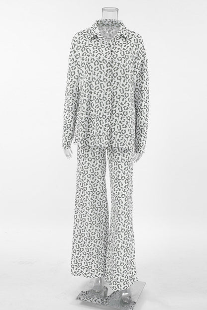 Conjunto informal de dos piezas con cuello vuelto, manga larga y estampado de leopardo estilo patchwork para la calle