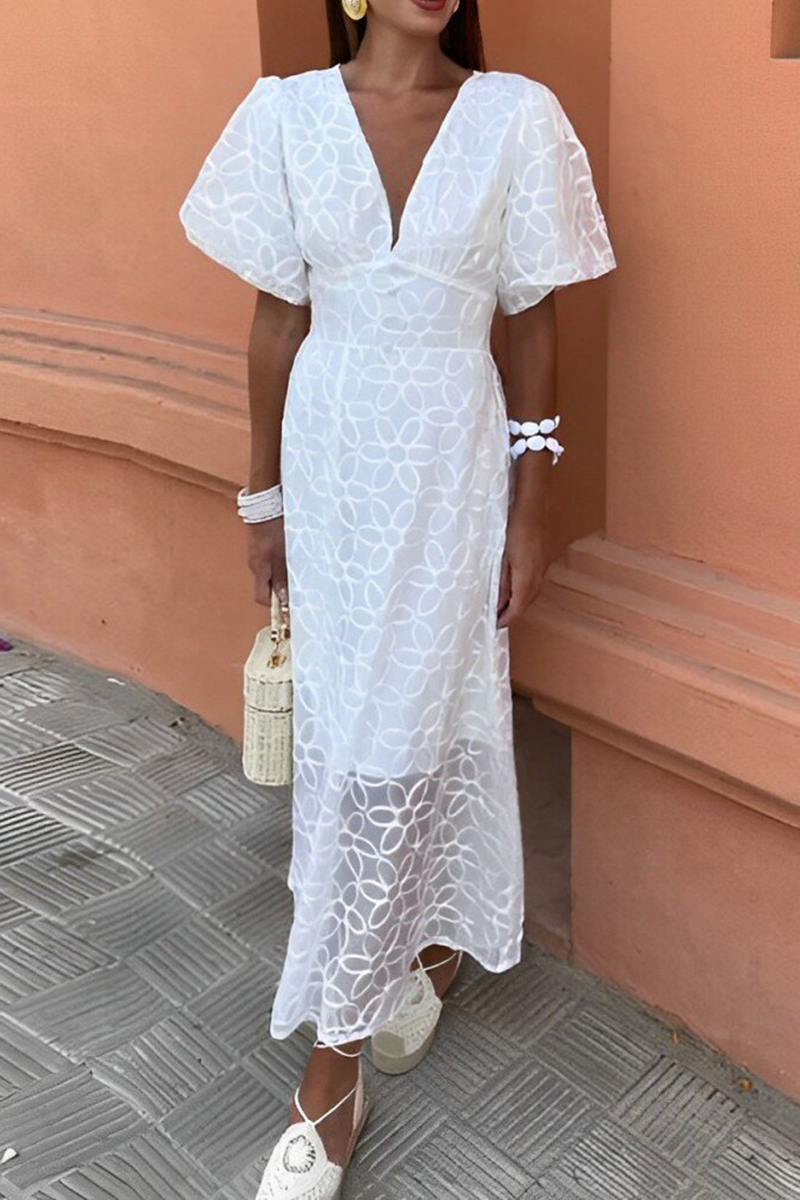 Elegante vestido de manga corta con escote en V y bordado en color liso