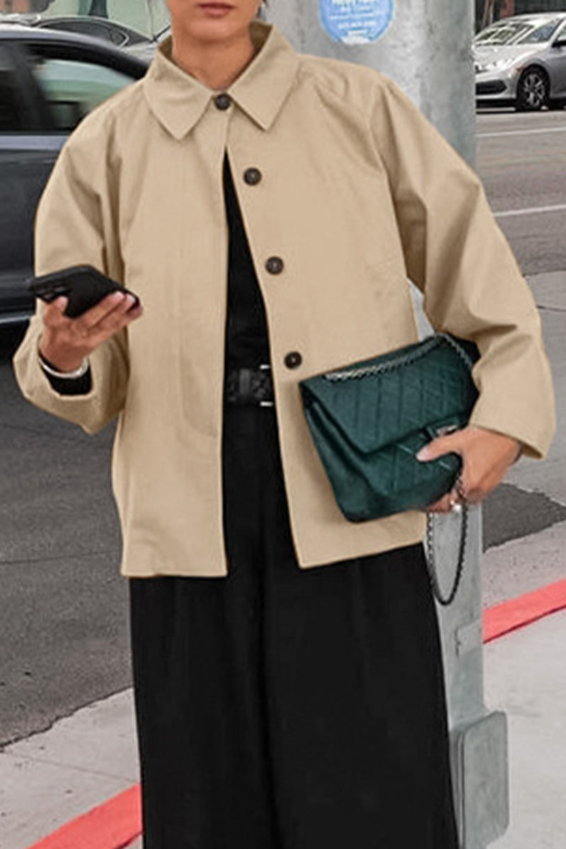 Prendas de abrigo informales de calle de color liso con bolsillos y botones y cuello vuelto