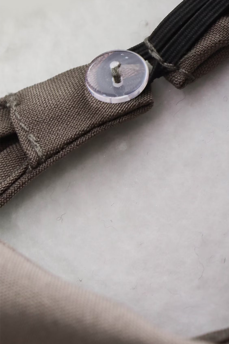 Conjunto informal de dos piezas sin mangas, cuello halter irregular y espalda descubierta