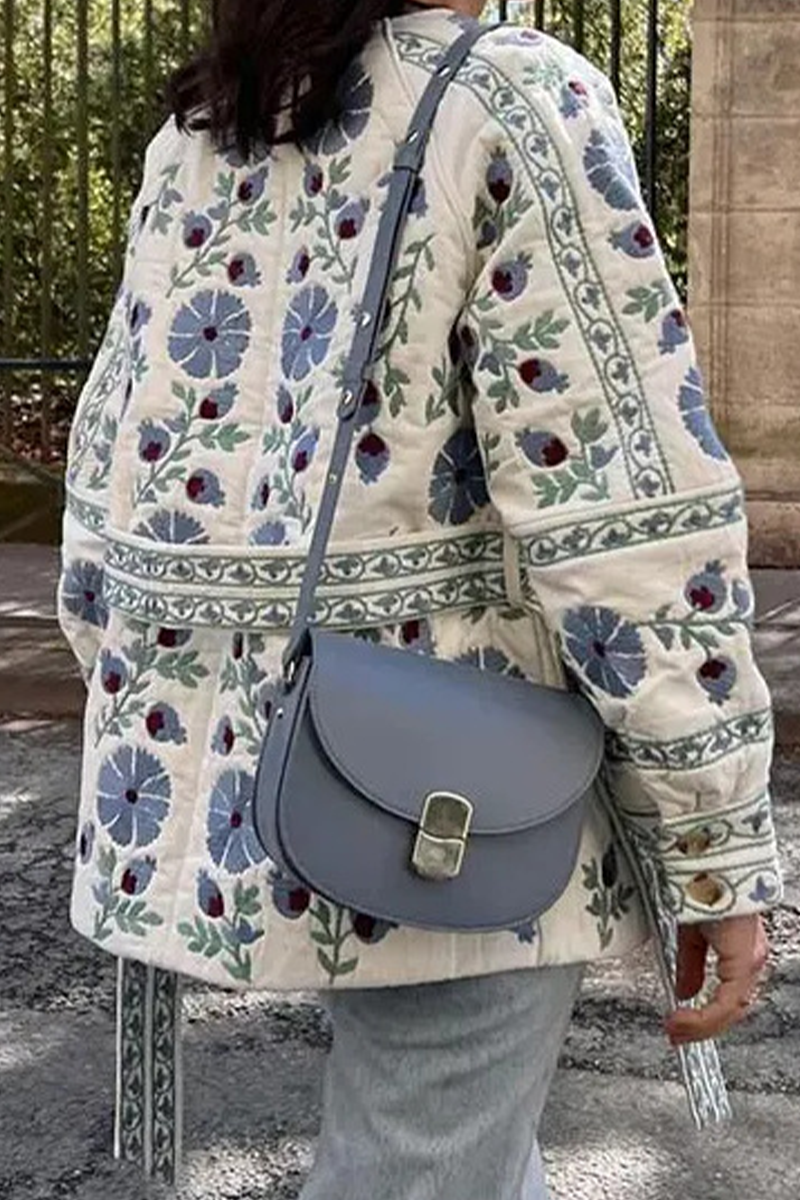 Prendas de abrigo informales con cuello redondo, botones y cordones, con flores de calle