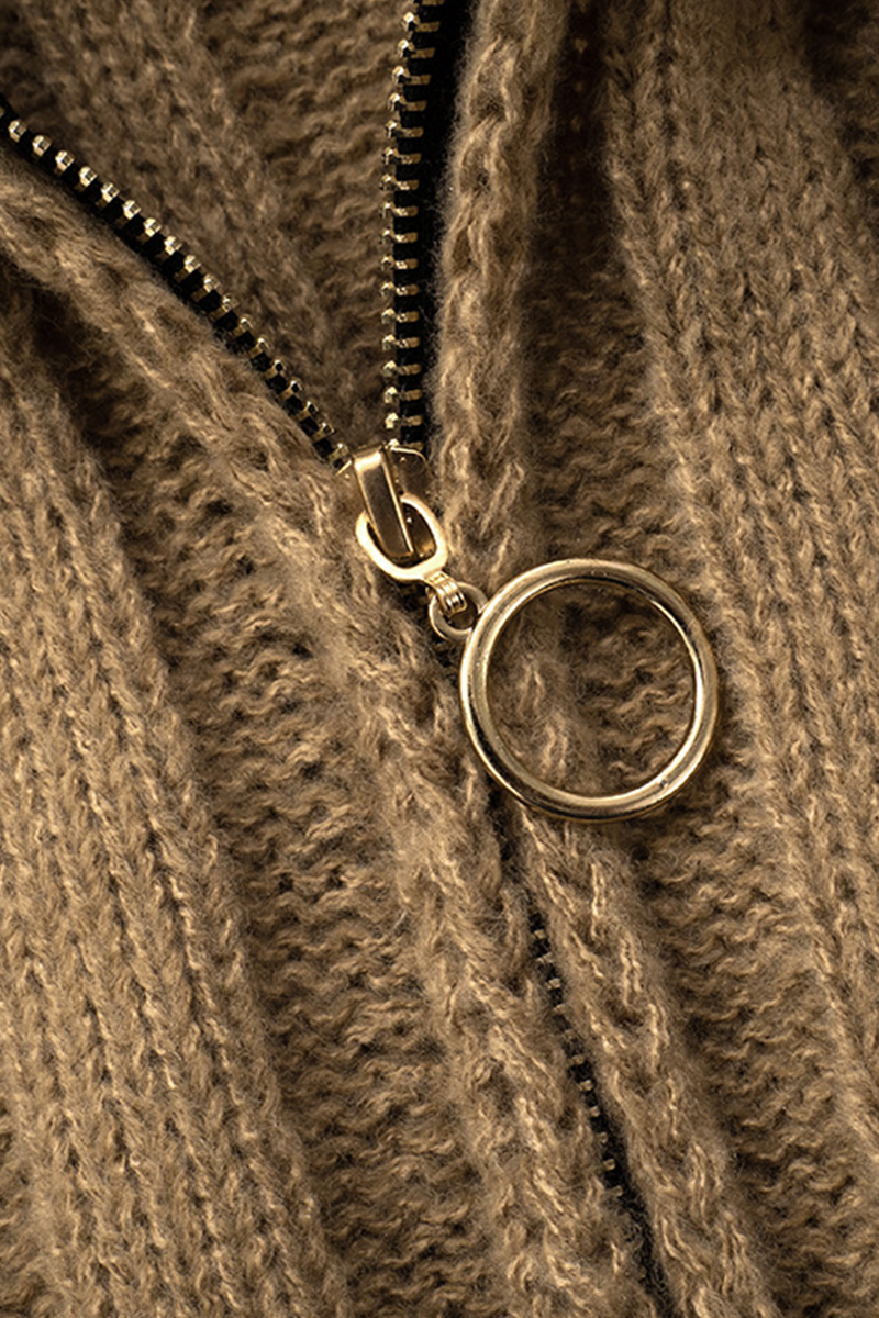 Suéteres casuales de cuello alto con cremallera y ribete de flecos de color liso