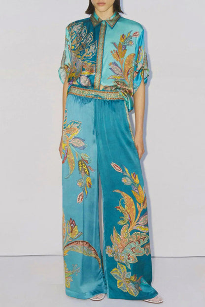 Conjunto informal de dos piezas con estampado floral y patchwork, cuello vuelto, manga larga