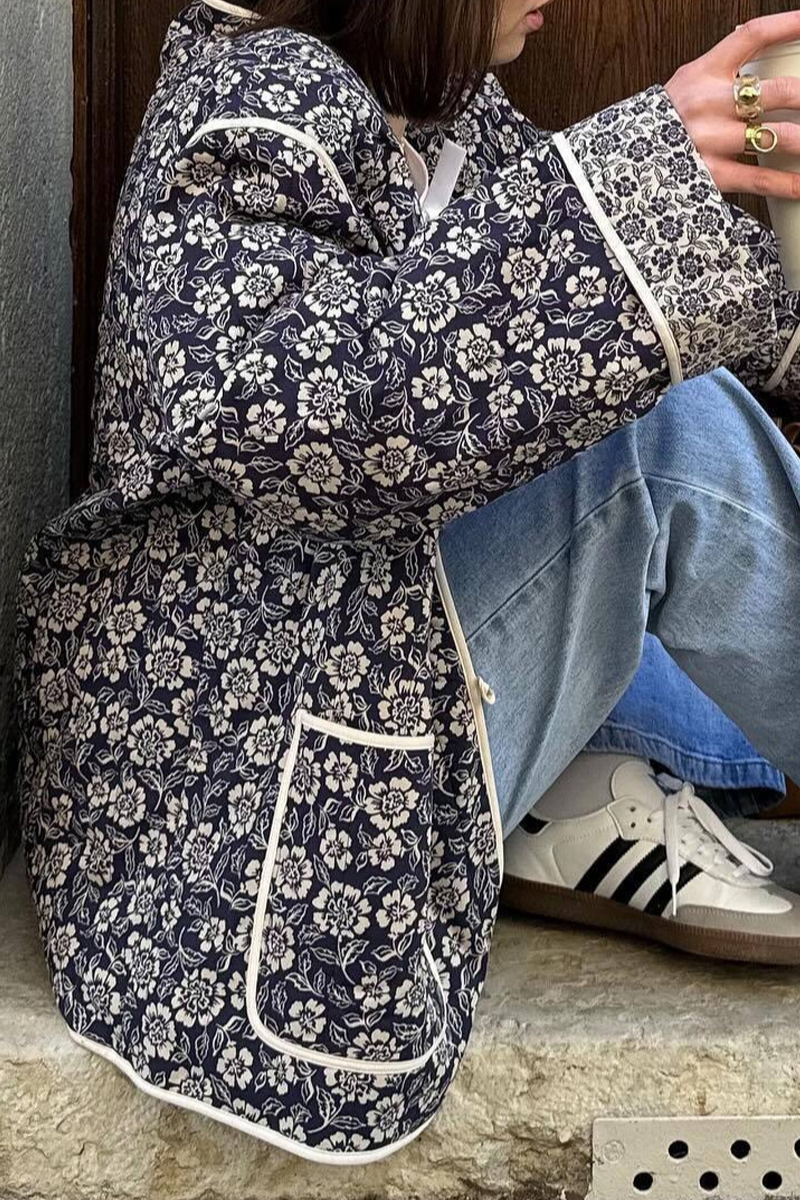 Prendas de abrigo informales con cuello en V y bolsillos de patchwork con flores de calle