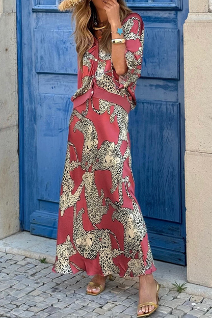 Conjunto de dos piezas con cuello en V, media manga y botones con estampado animal informal