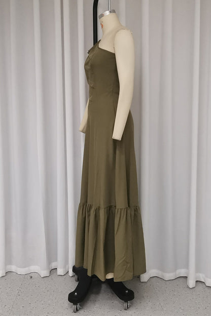 Elegante vestido plisado con hombros descubiertos y volantes calados