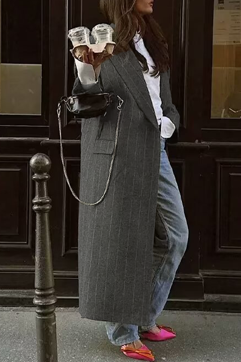 Prendas de abrigo informales con cuello vuelto, rayas y bolsillos de patchwork