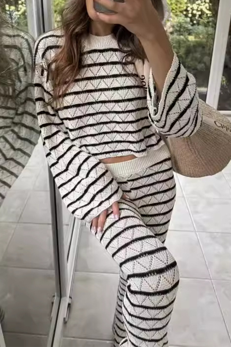 Conjunto de dos piezas informal de rayas con cuello redondo y manga larga en contraste