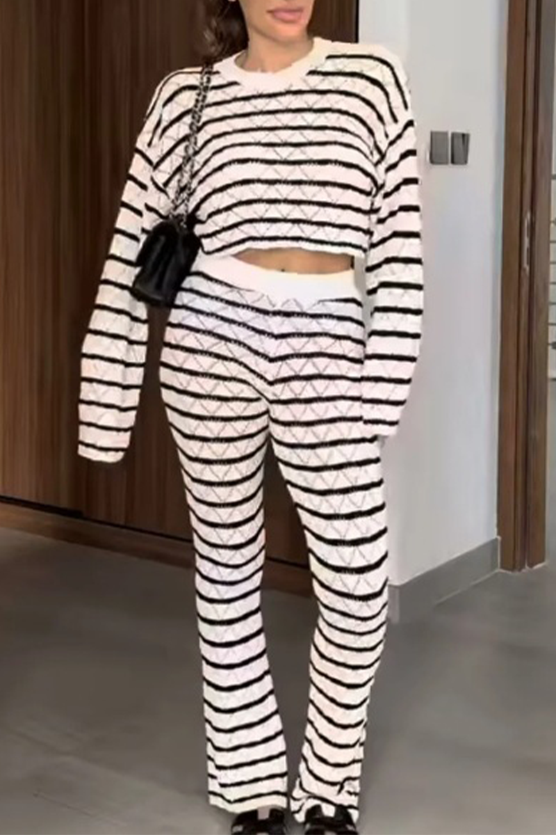 Conjunto de dos piezas informal de rayas con cuello redondo y manga larga en contraste