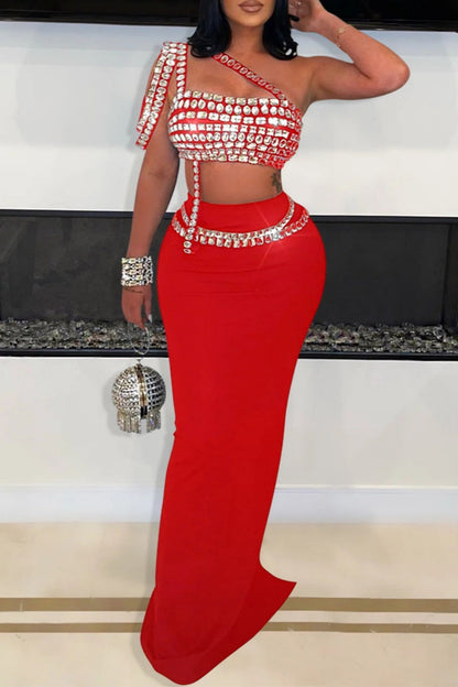 Conjunto de dos piezas sin mangas con cuello oblicuo, espalda descubierta y decoración de diamantes de imitación