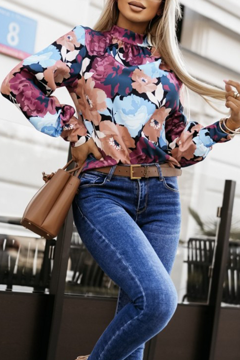 Blusas de cuello alto con botones y flores de Street Daily