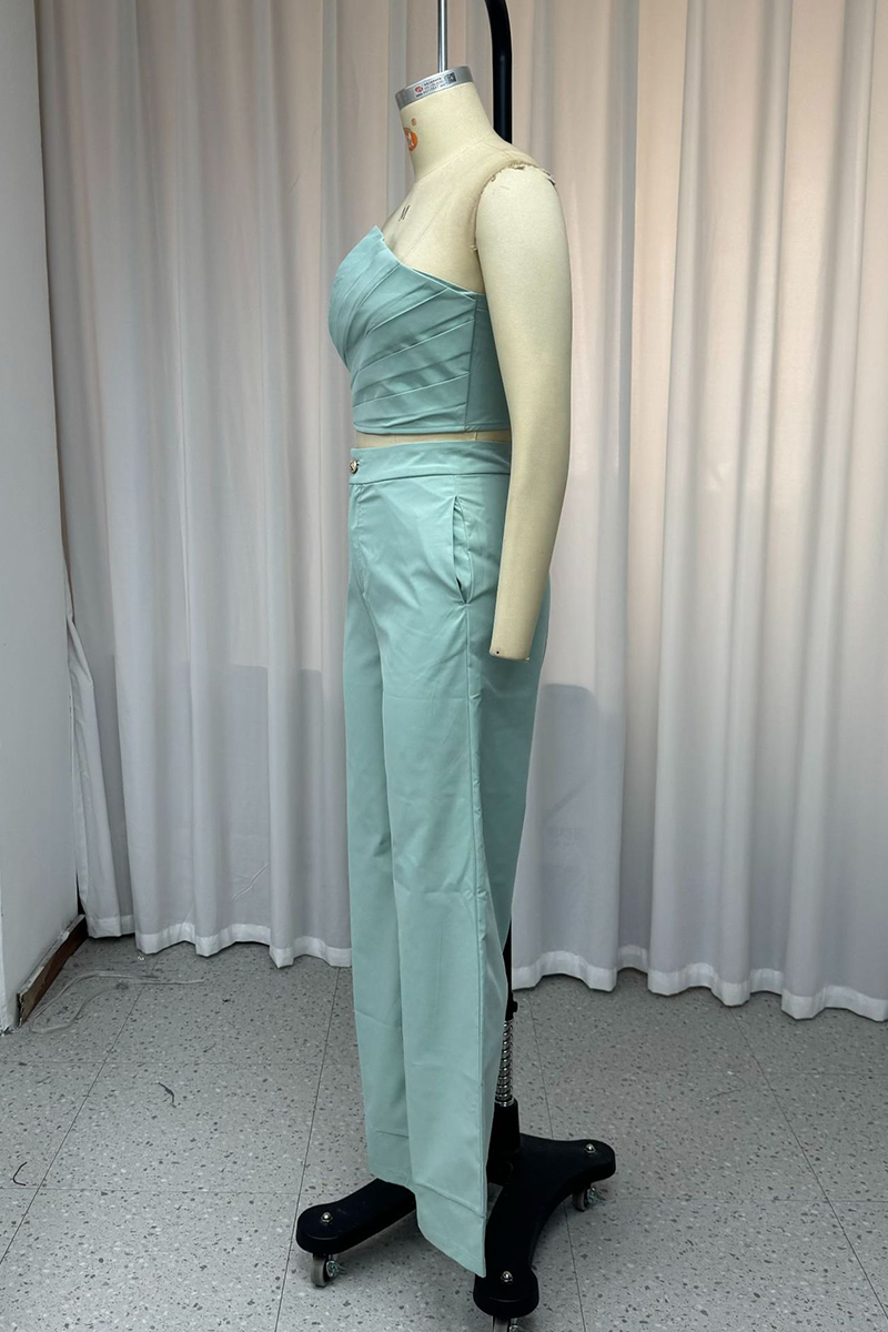 Conjunto informal de dos piezas con fruncido irregular, sin tirantes y sin mangas