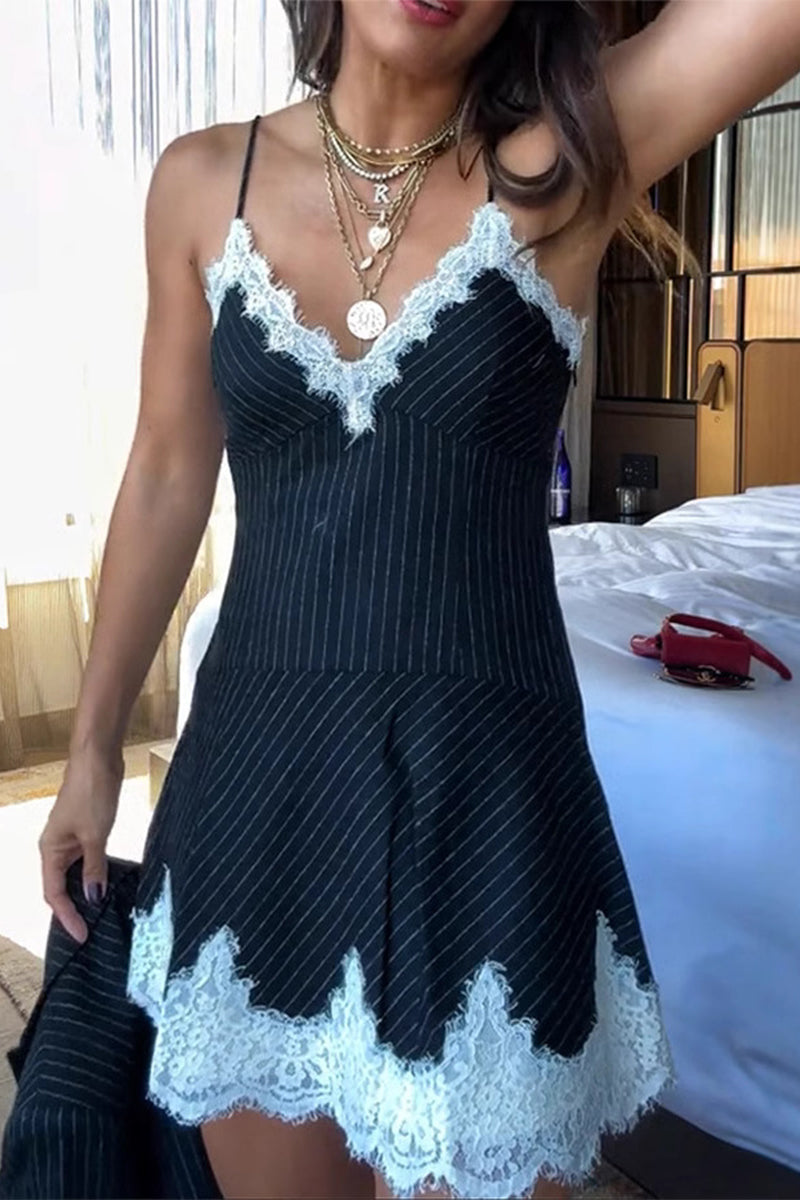 Conjunto informal de dos piezas con cuello vuelto, manga larga y rayas de encaje con botones y patchwork