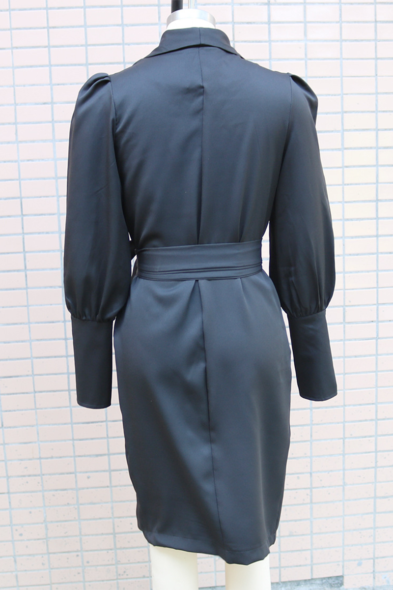 Elegantes vestidos de corte A con escote en V y botones con cordones