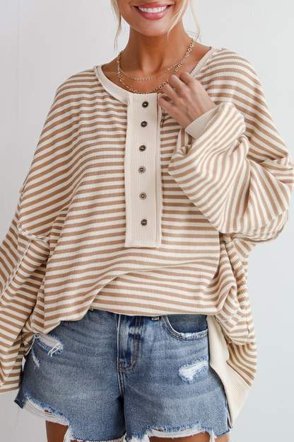Tops casuales de cuello redondo con contraste y rayas y hebillas de patchwork