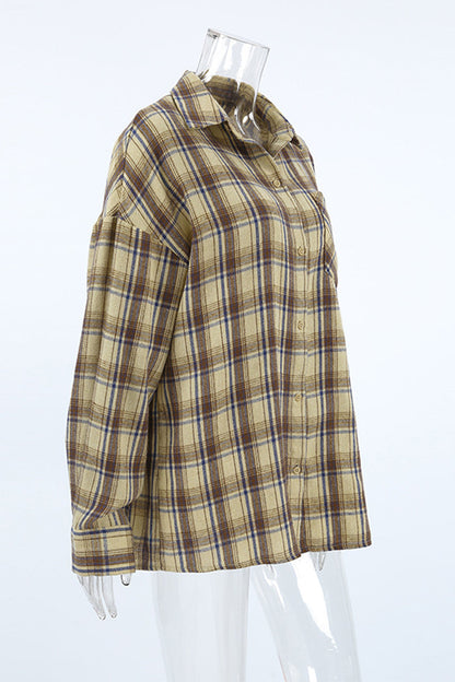 Blusas casuales con botones a cuadros y cuello vuelto en contraste