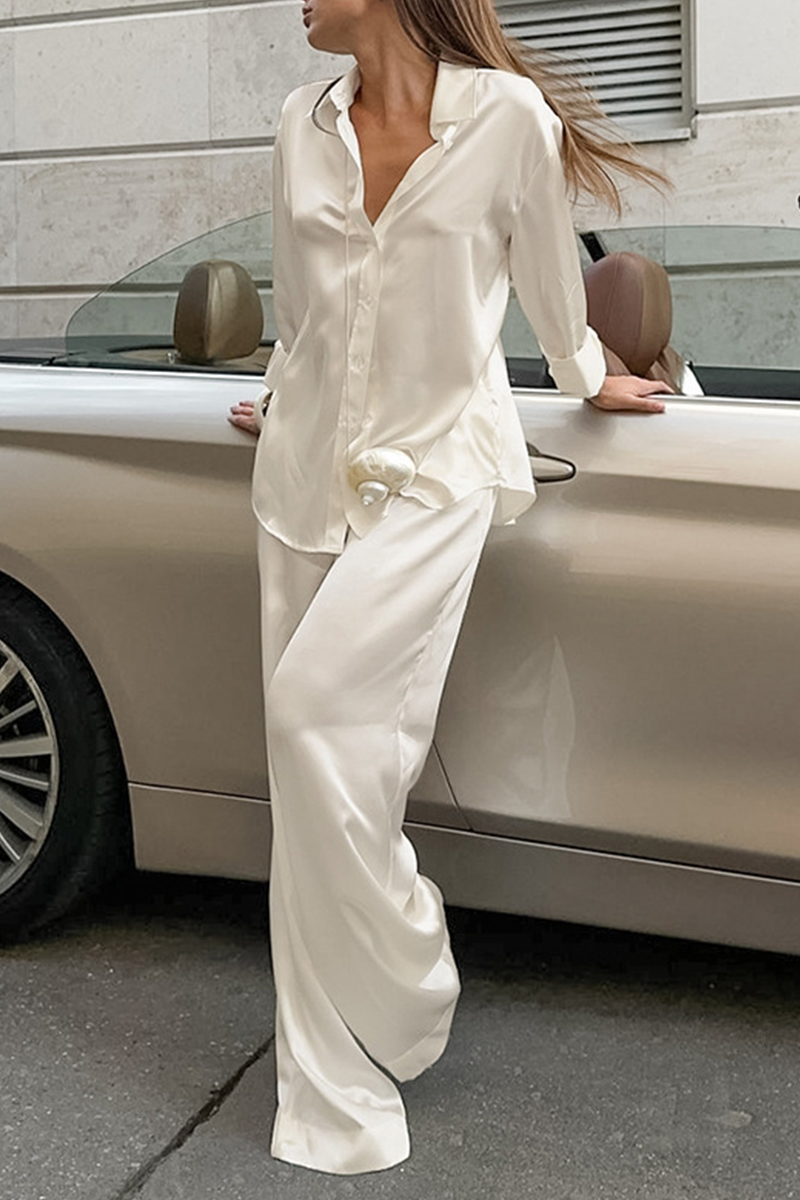 Conjunto informal de dos piezas con botones, cuello vuelto y manga larga