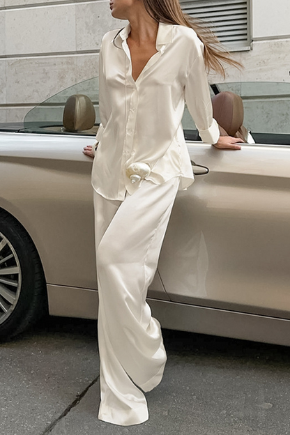 Conjunto informal de dos piezas con botones, cuello vuelto y manga larga